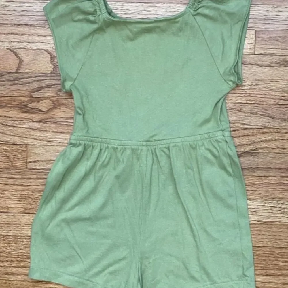 Baby GAP Girls Romper 4T NWOT Sage Green Floral Embroidered Shortalls